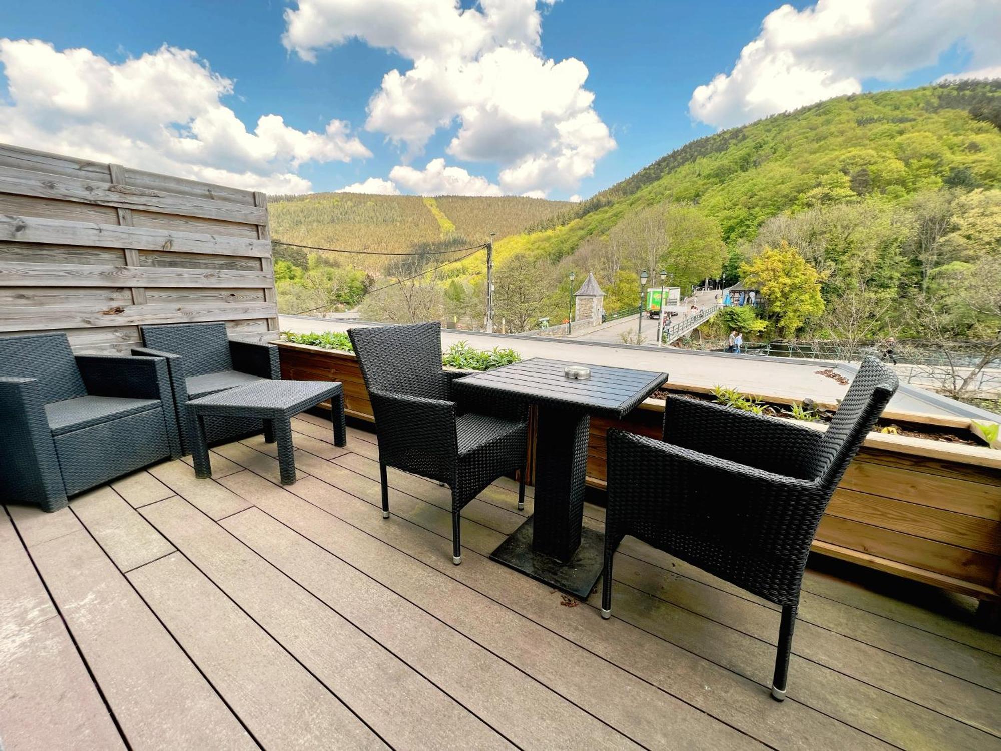 Au Sommet De La Cascade Hotel Stavelot Bagian luar foto