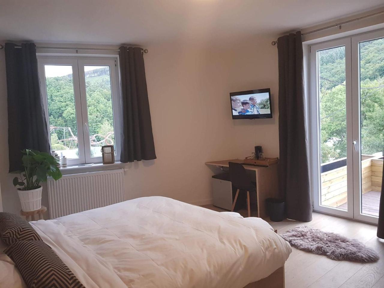 Au Sommet De La Cascade Hotel Stavelot Bagian luar foto