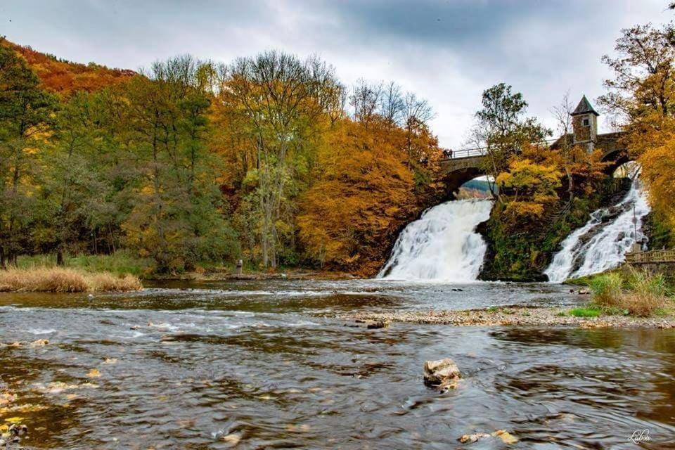 Au Sommet De La Cascade Hotel Stavelot Bagian luar foto